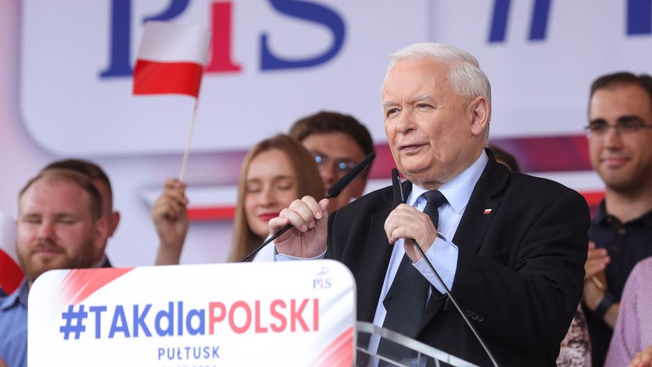 Pułtusk, 22.06.2024. Prezes Prawa i Sprawiedliwości Jarosław Kaczyński przemawia na konwencji Prawa i Sprawiedliwości w Pułtusku, 22 bm. (aldg) PAP/Rafał Guz