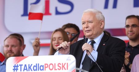 Piętrzą się problemy w PiS. Czarne chmury nad Kaczyńskim