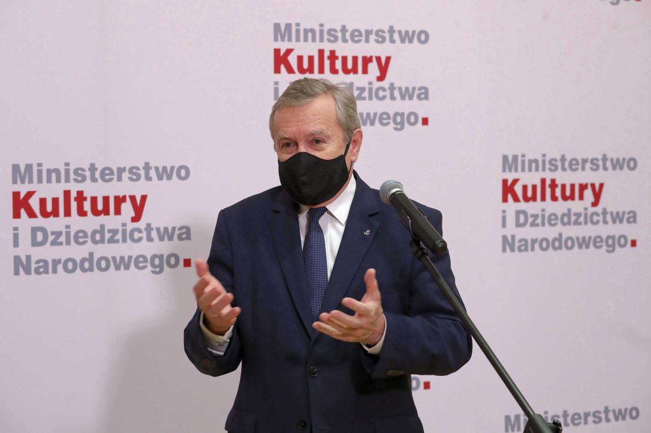 Konferencja premiera. Nowe obostrzenia dla branży kulturalnej. Będzie luźniej