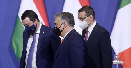 Spotkanie Morawieckiego z Orbanem i Salvini. Włoskie media o "budowie prawicy w Europie"