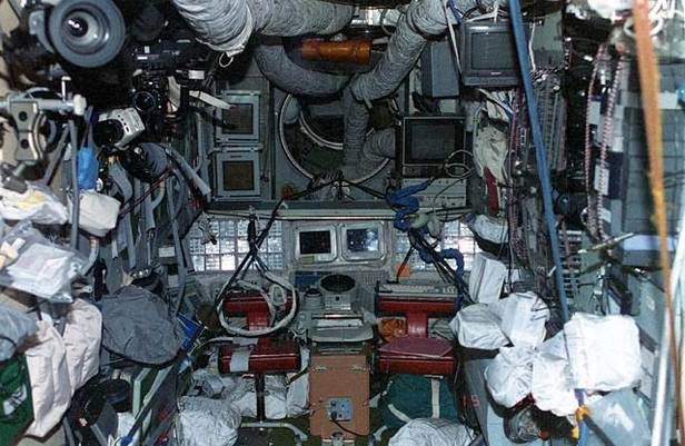 Stare i nowe stacje orbitalne. Co krąży nad naszymi głowami? 25