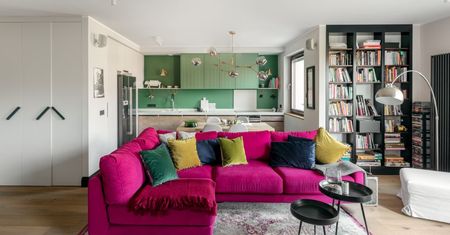 Energia magenty – odważny apartament autorstwa Finchstudio