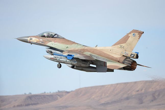 Izraelski F-16 (na zdjęciu późniejsza wersja F-16C)