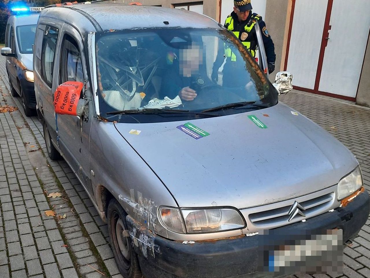 Poznań: Wyglądał jak porzucony wrak. Strażnicy miejscy zareagowali