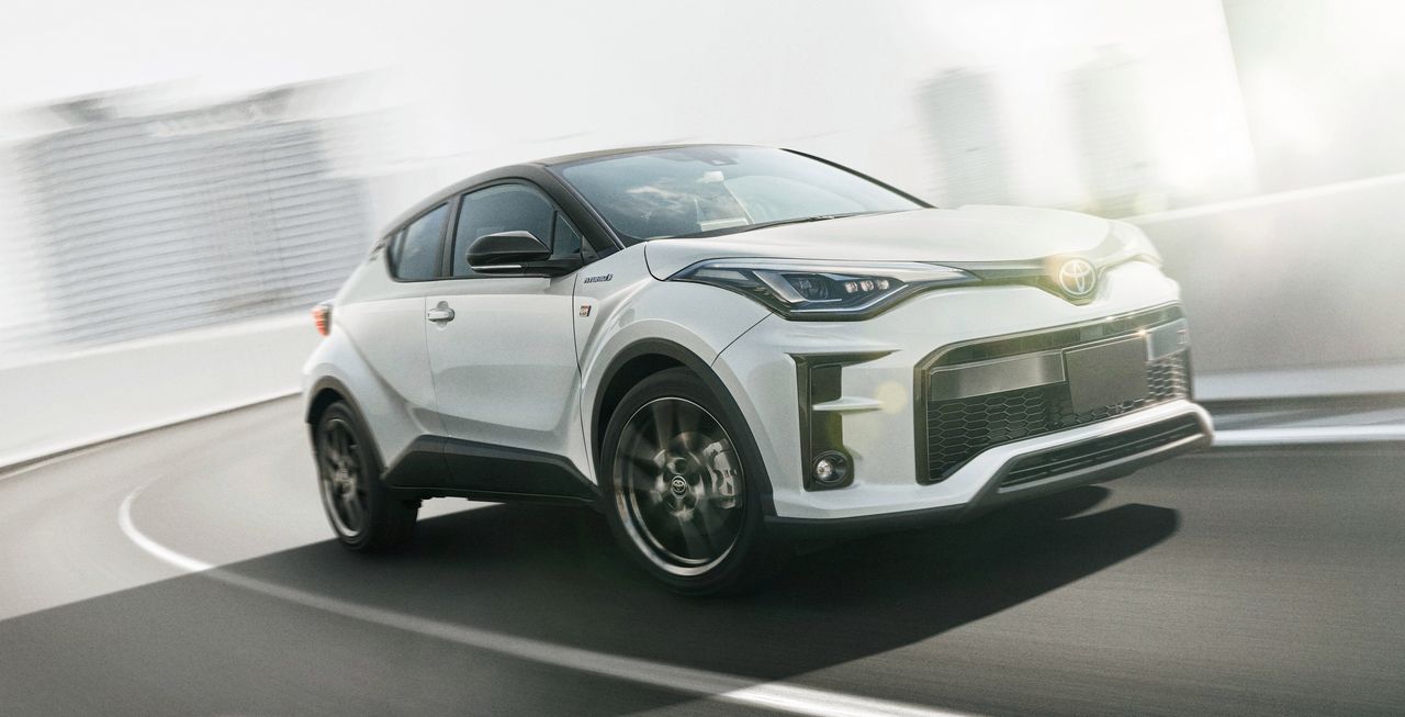 Na obecnym modelu zbudowano już wersję GR Sport, czyli stylizowaną na sportową odmianę Toyoty C-HR