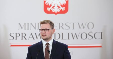 "Przerażający artykuł". Wiceminister Michał Woś reaguje