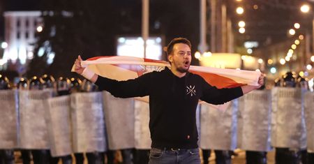Niezwykła scena na Białorusi. Ludzie zaczęli bić milicji brawo