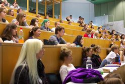 Zmieniają się preferencje studentów - wybierają kierunki ścisłe