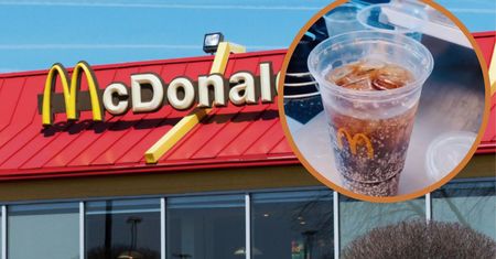 Klient McDonald's poprosił o dolanie napoju do pełna. Nie uwierzysz, co zrobił pracownik