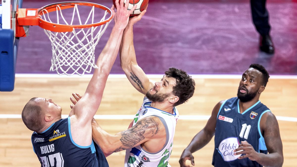 PAP / Tytus Żmijewski / Na zdjęciu: Artur Mielczarek (rzucający)