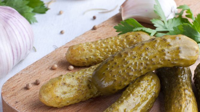 Ogórek kiszony – właściwości i zastosowanie w kuchni
