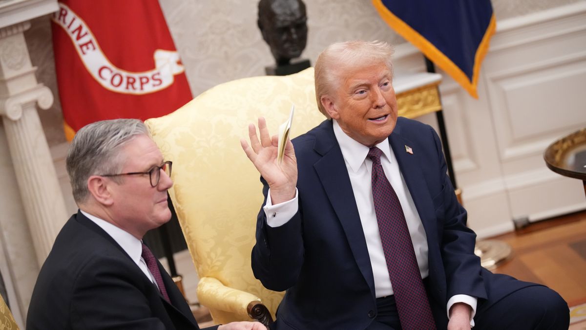 WASHINGTON, DC - FEBRUARY 27: British Prime Minister Keir Starmer (L) presents a letter from King Charles III to U.S. President Donald Trump as the two meet in the Oval Office at the White House on February 27, 2025 in Washington, DC. Starmer is on his first visit to Washington since President Trump returned to the White House. Starmer's trip comes shortly after he announced an increase in UK defense spending, ostensibly as a signal to Trump that the UK is prepared to bolster Europe's security, and as he aims to broker a fair peace deal for Ukraine amid Trump's warming relations with Russia. (Photo by Andrew Harnik/Getty Images)