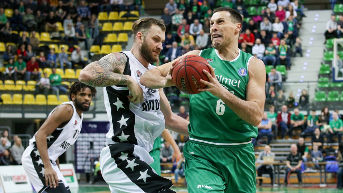 WP SportoweFakty / Artur Lawrenc / Na zdjęciu: mecz Stelmet - Avtodor. Darko Planinić (w zielonym stroju)