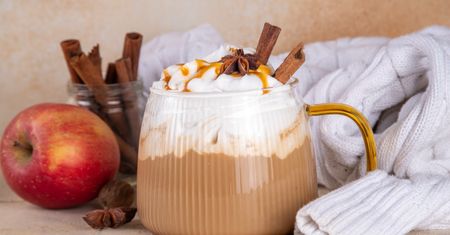 Ta kawa może zastąpić szarlotkę. Podana w ten sposób smakuje bosko