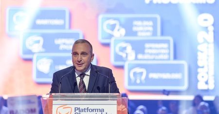Tylko trzy obietnice PO to koszt 75 mld zł. W programie nie ma o nich słowa