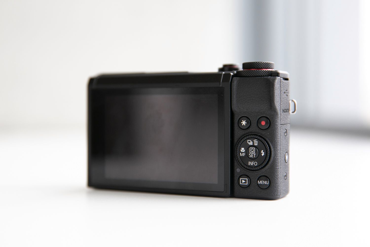 Canon Powershot G7X Mark III - aparat do vlogów, który mieści się w kieszeni 9