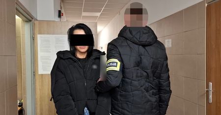 Wpadła pod bankomatem. Miała ponad 30 tys. zł
