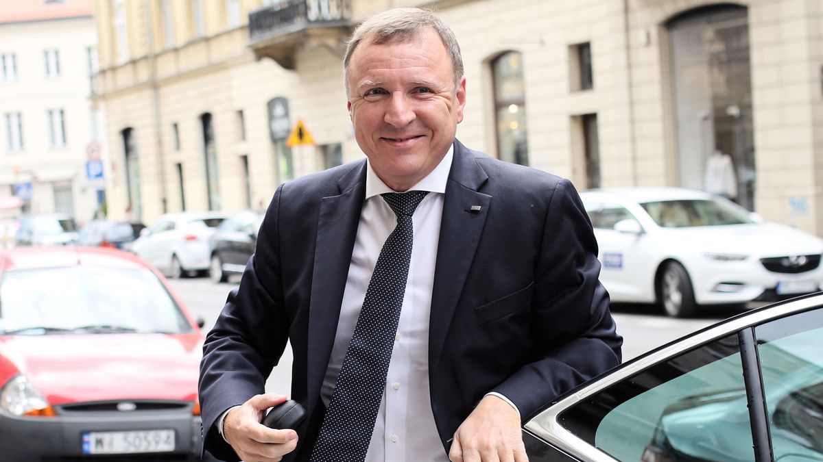 Jacek Kurski
Warszawa, 09.07.2019. Prezes TVP Jacek Kurski przed rozpocz�ciem konferencji prasowej w Centrum Prasowym PAP, 9 bm. w Warszawie. Briefing ma dotyczy� Nagrody Medi�w Publicznych. TVP, Polskie Radio i PAP po 11 latach przerwy wznawiaj� przyznawanie nagr�d. (kf) PAP/Leszek Szyma�ski
Leszek Szyma�ski
briefing prasowy, centrum prasowe PAP, Jacek Kurski, konferencja prasowa, Nagroda Medi�w Publicznych, nowa edycja, PAP, Rados�aw Gil, wznowienie, konferencyjne, nagroda, nagrody, polska agnecja prasowa