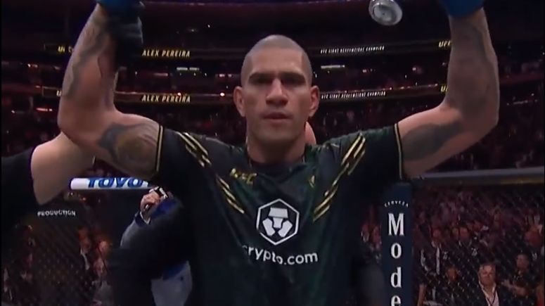 Twitter / Alex Pereira nowym mistrzem wagi półciężkiej UFC