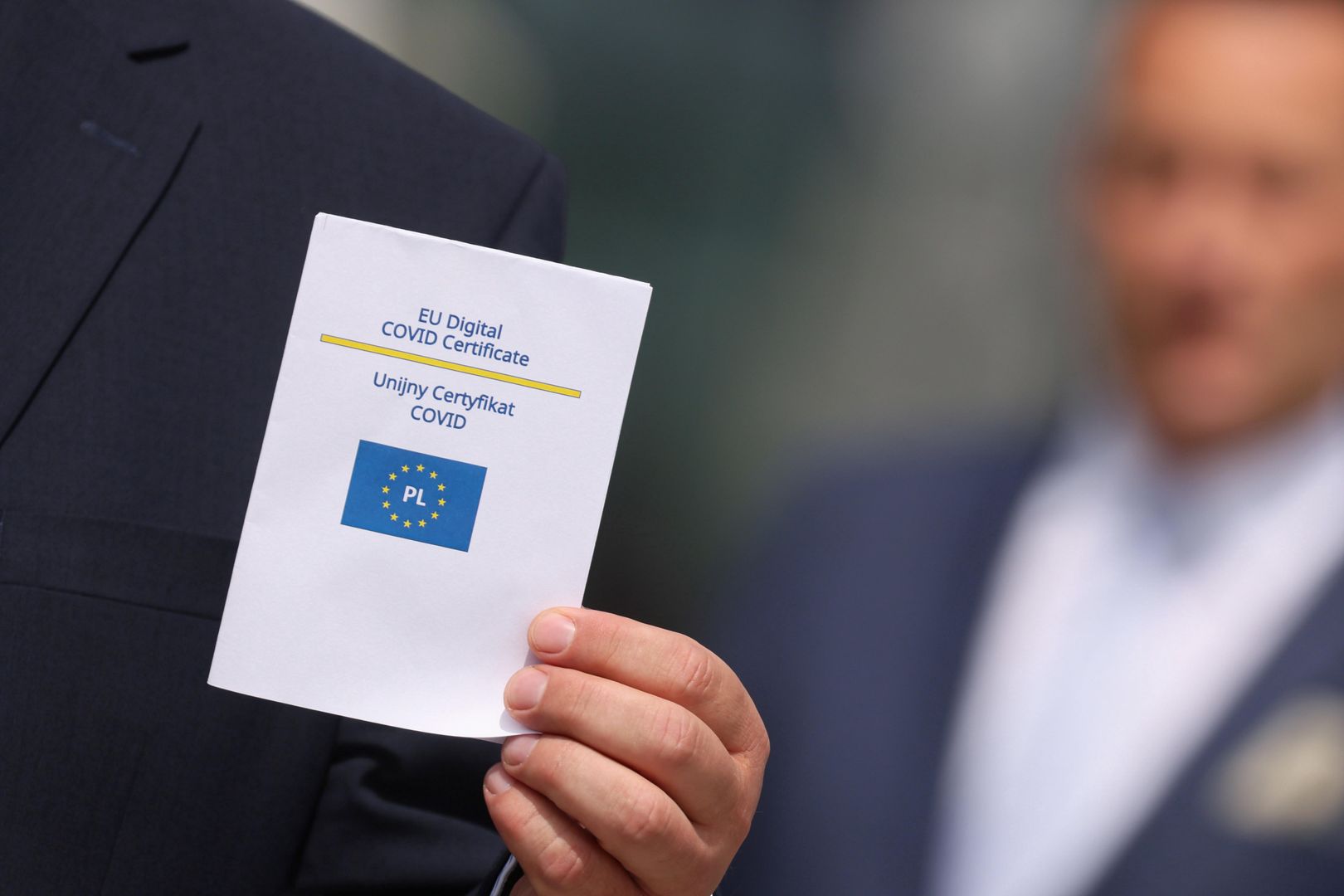 Paszporty covidowe ważne o trzy miesiące krócej