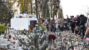 Malbork: Wszystkich Świętych 2025. Procesja żałobna jak zwykle przeszła na Cmentarzu Komunalnym