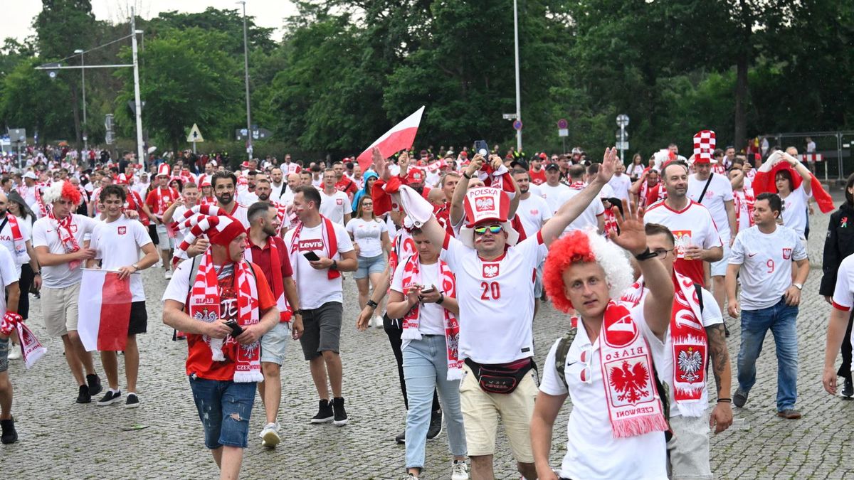 Zdjęcie okładkowe artykułu: PAP / Marcin Bielecki / Polscy kibice w Berlinie