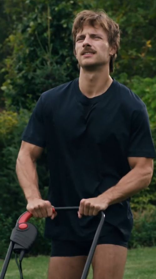 Maciej Musiał w reklamie bielizny