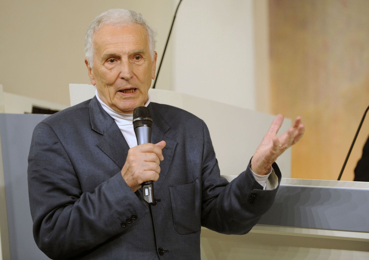 Silvio Garattini, direttore istituto Mario Negri, oggi 15 luglio 2010 durante la conferenza stampa del Comitato Nazionale per la Bioeticaa Palazzo Chigi per illustrare il bilancio del lavoro svolto dal 2006 al 2010.
ANSA/DANILO SCHIAVELLA
DANILO SCHIAVELLA