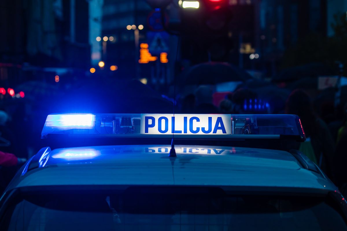 Policjanci ostrzegają przed oszustami internetowymi 