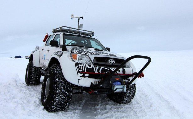 Ekspedycja EWR z Toyotami Hilux i nowy rekord świata w wyprawach polarnych