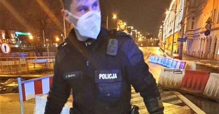 Wrocław. Utknął w błocie. "Wystawały już tylko ręce i głowa"