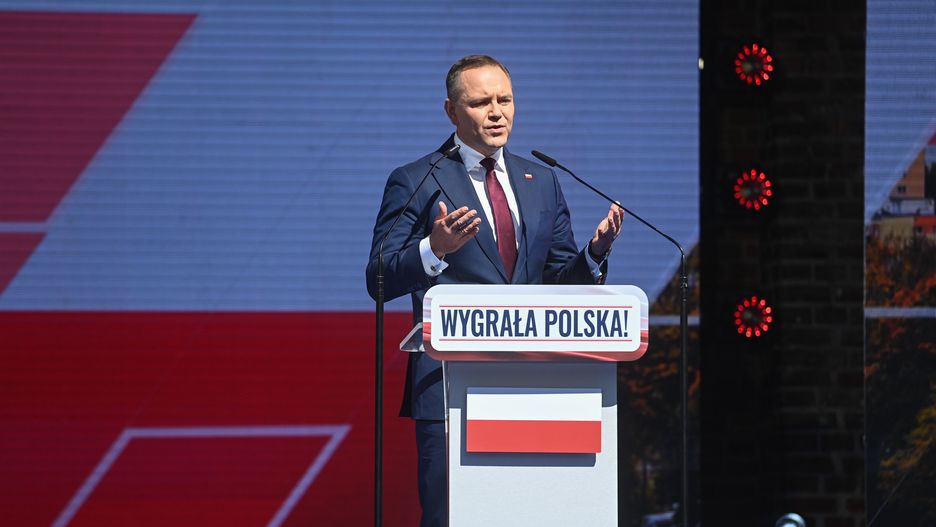 Pułtusk, 22.06.2025. Prezydent elekt Karol Nawrocki przemawia na pikniku rodzinnym ph. "Wygrała Polska" na terenie amfiteatru w Pułtusku, 22 bm. (aldg) PAP/Piotr Nowak
