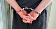 Maków Mazowiecki: Idiotyczna wpadka złodzieja. Podczas ucieczki zgubił plecak z dowodem osobistym i telefonem