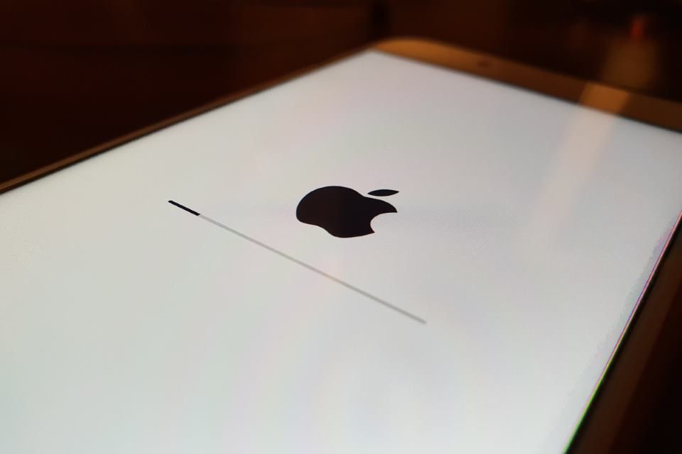 Nowy iOS psuje dotyk w iPhone'ach z ekranami z nieautoryzowanych serwisów