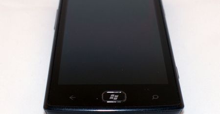 Samsung Omnia W - elegancki Windows Phone [test]