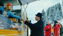 Alior Bank przed skocznią narciarską reklamuje Rachunek Partner dla firm (wideo)