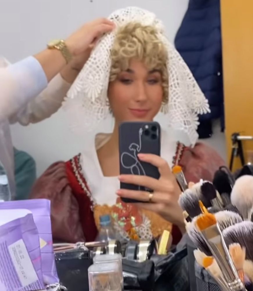 Ida Nowakowska w blond lokach