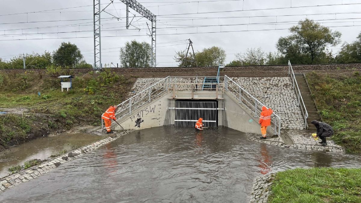 Utrudnienia z powodu deszczu w Krakowie.
