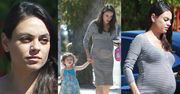 Mila Kunis z brzuszkiem odprowadza córkę do przedszkola (ZDJĘCIA)