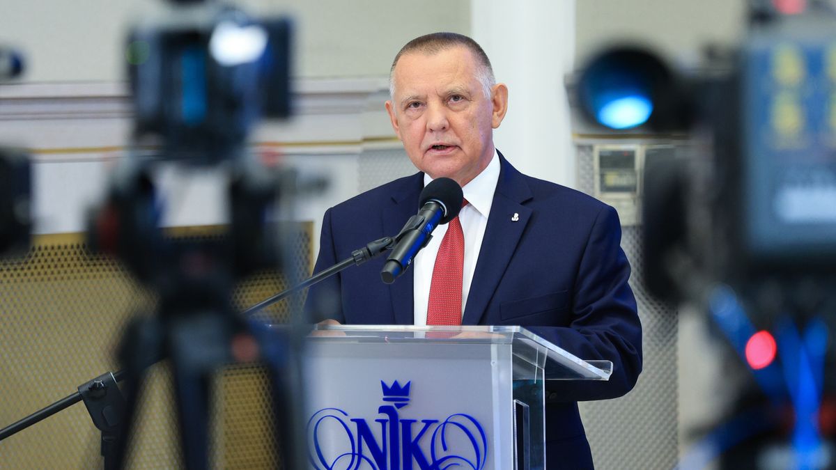 Warszawa, 01.10.2024. Prezes Najwyższej Izby Kontroli Marian Banaś podczas konferencji prasowej w siedzibie NIK w Warszawie, 1 bm. Spotkanie dotyczyło podsumowania wyników kontroli "Zapewnienie sprawnego funkcjonowania wymiaru sprawiedliwości". (sko) PAP/Szymon Pulcyn