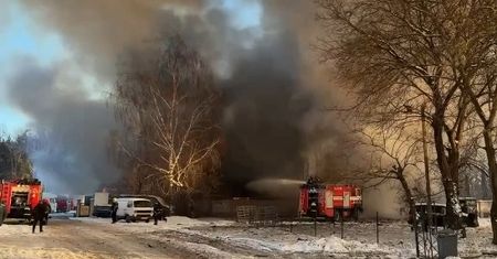Kłęby dymu i wybuchy niedaleko polskiej granicy. Płonął magazyn w Brześciu