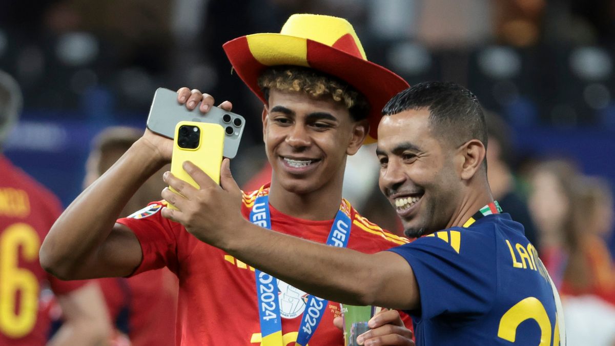 Getty Images / Na zdjęciu: Lamine Yamal i Mounir Nasraoui