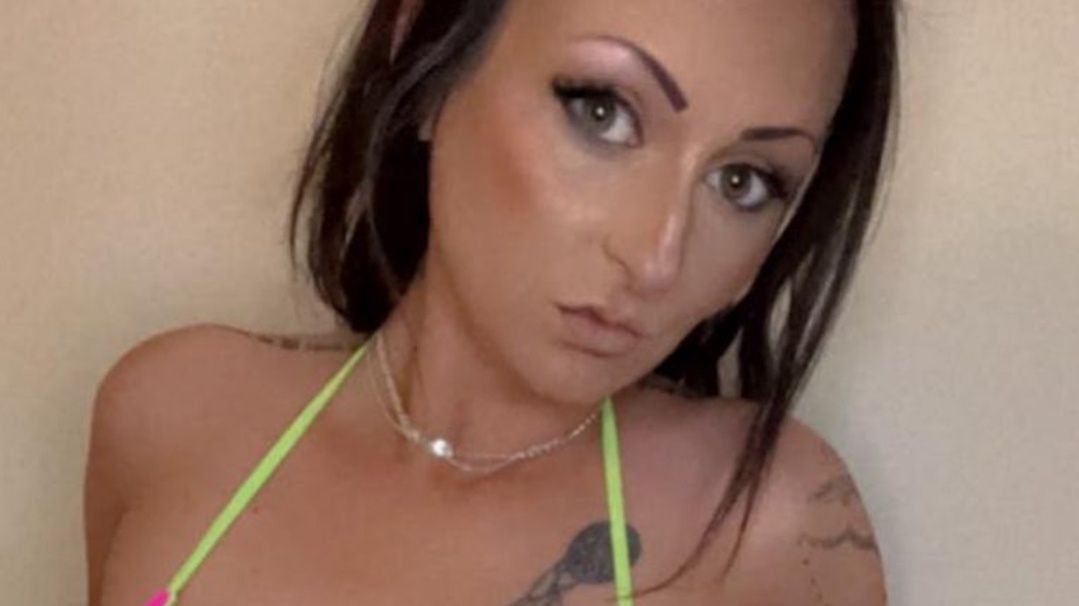 Penelope uwielbia opalać się topless