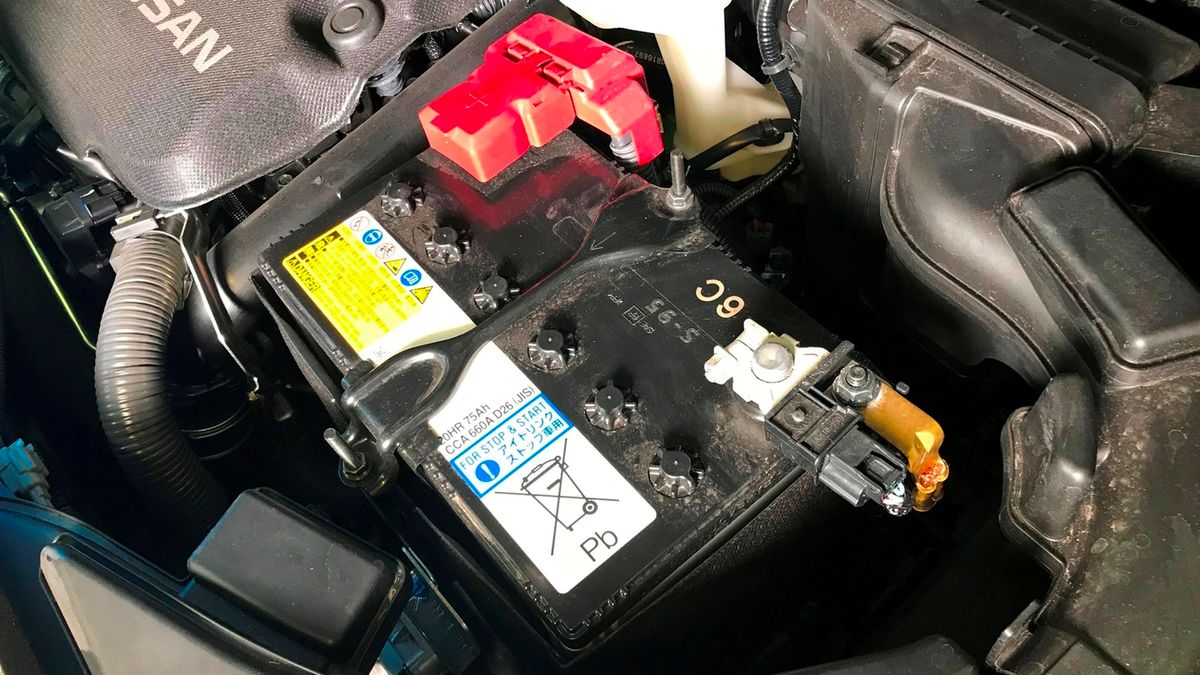 Sprawność baterii spada wraz z temperaturą. Jeśli nie jest mocno zabudowana, warto zastosować prosty trik na mrozy