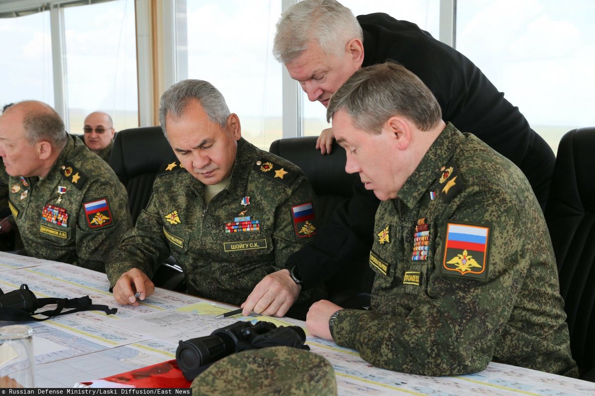 Siergiej Szojgu, minister obrony Rosji, nie ma powodów do satysfakcji z postępów rosyjskiej armii w Ukrainie 