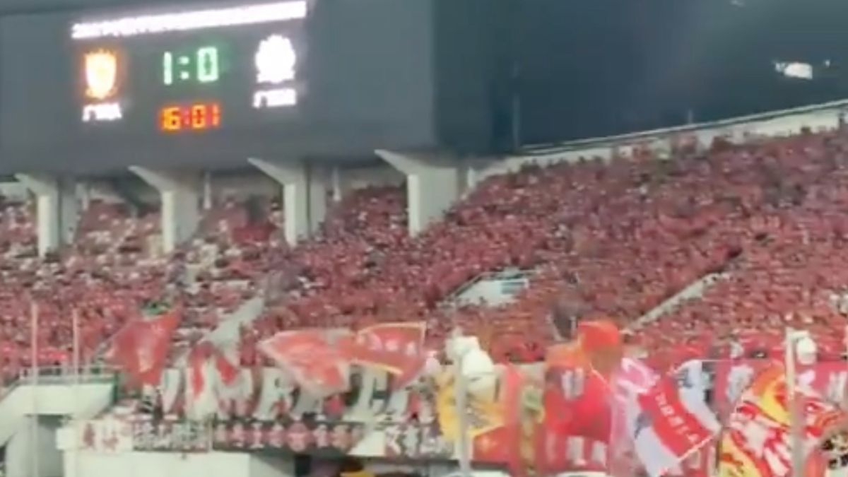 Zdjęcie okładkowe artykułu: Twitter /  / 30 tysięcy widzów przyszło na mecz inaugurujący nowy sezon ligi chińskiej.