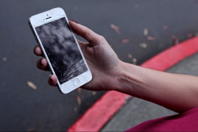 Jak Polacy niszczą swoje smartfony