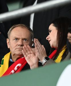 Tusk na meczu Polska-Litwa. Niesportowe zachowania kiboli
