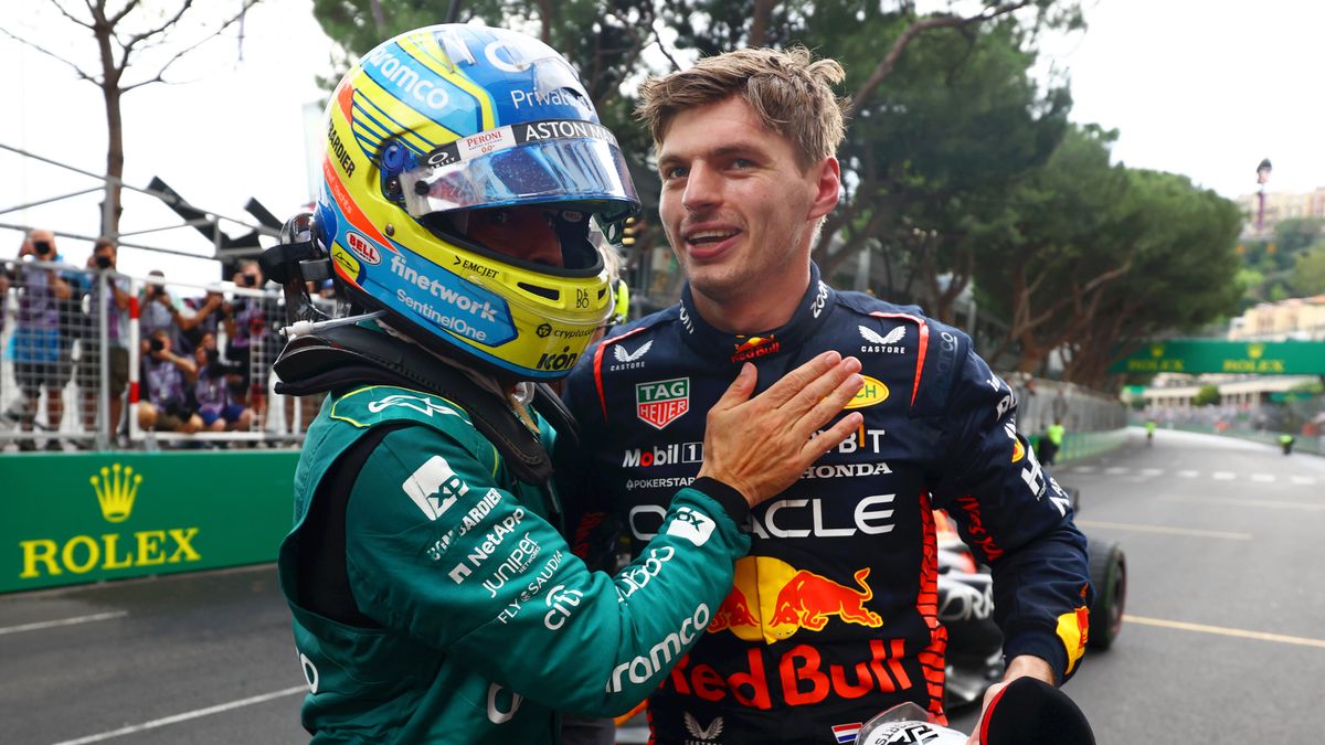 Fernando Alonso (z lewej) i Max Verstappen