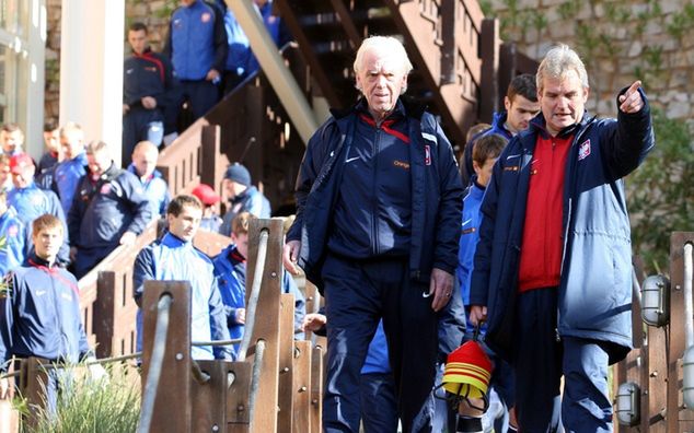 Leo Beenhakker (L) i Jan de Zeeuw (P) podczas zgrupowania reprezentacji Polski / fot. PAP/Radek Pietruszka